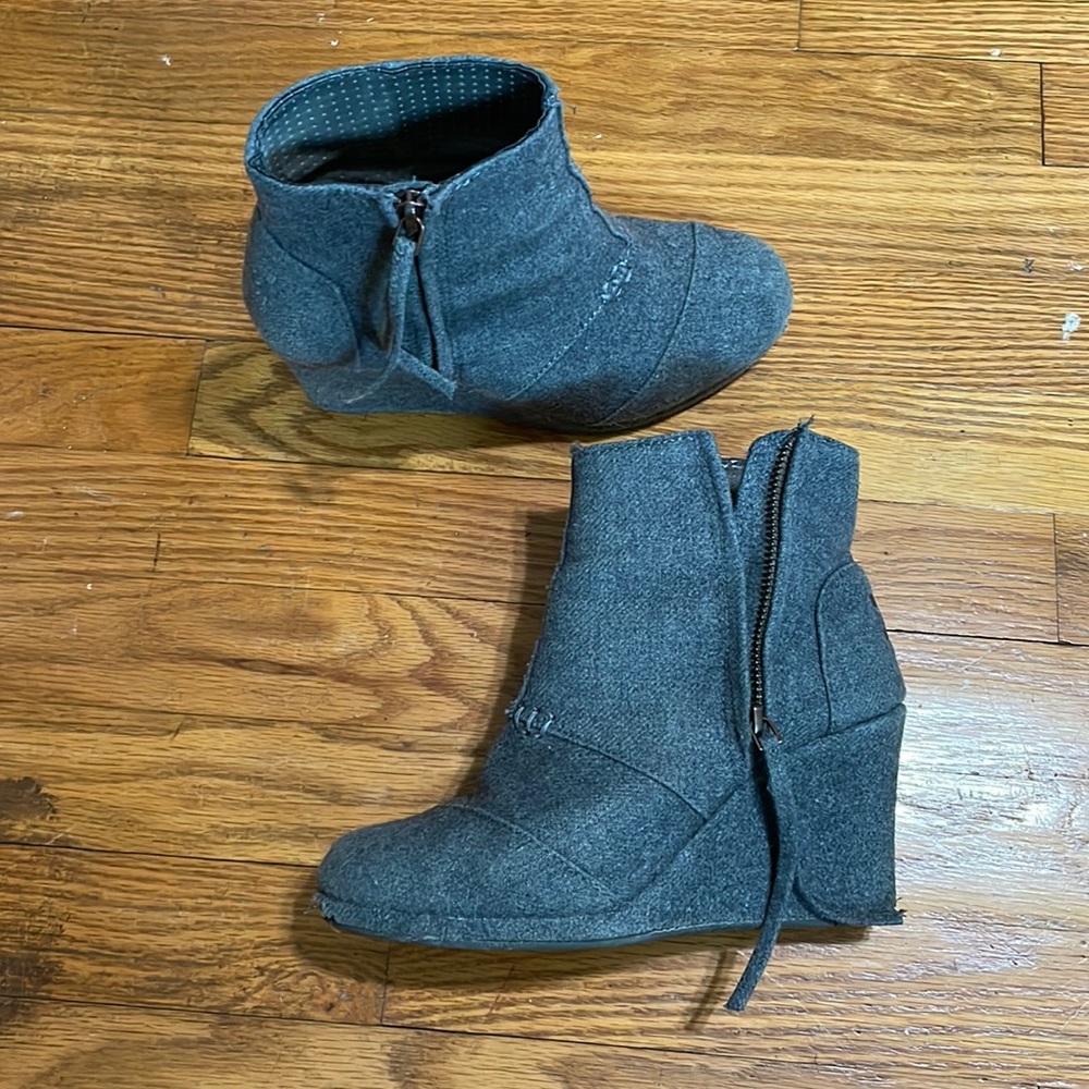 Toms gray felt wedge booties with side zip